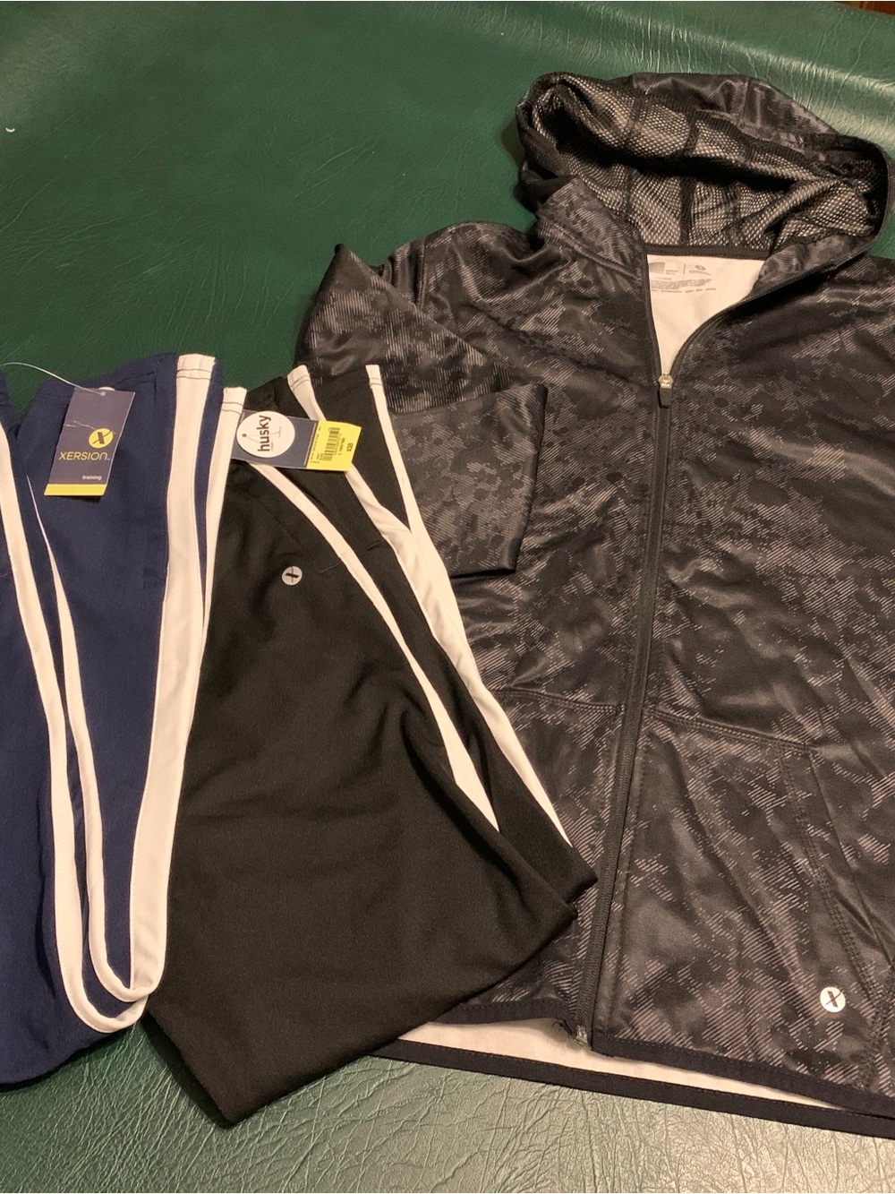 Lot 3 boys-Xersion Black camo Hoodie, 2 jog pants black/ navy